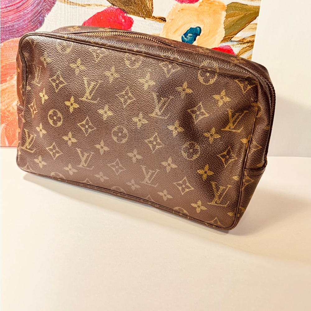 Louis Vuitton Brown and Gold Monogram Toiletry bag - Picture 10 of 15